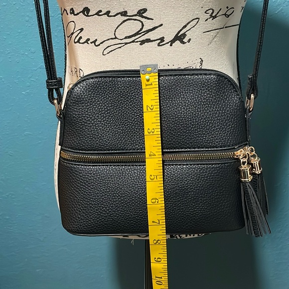 NWOT Small crossbody pebbled leather, front zippered pocket, fringed zipper pull - Picture 8 of 10